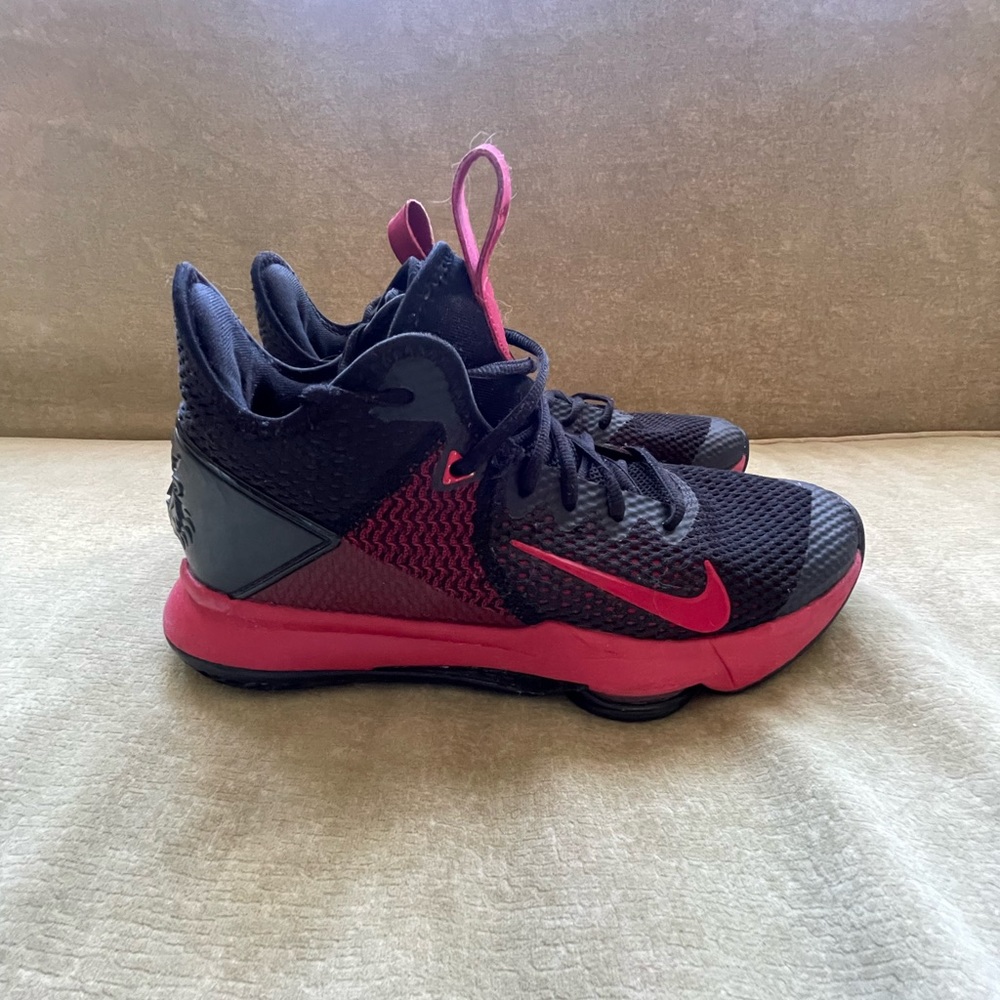 DS Nike Kyrie 4s